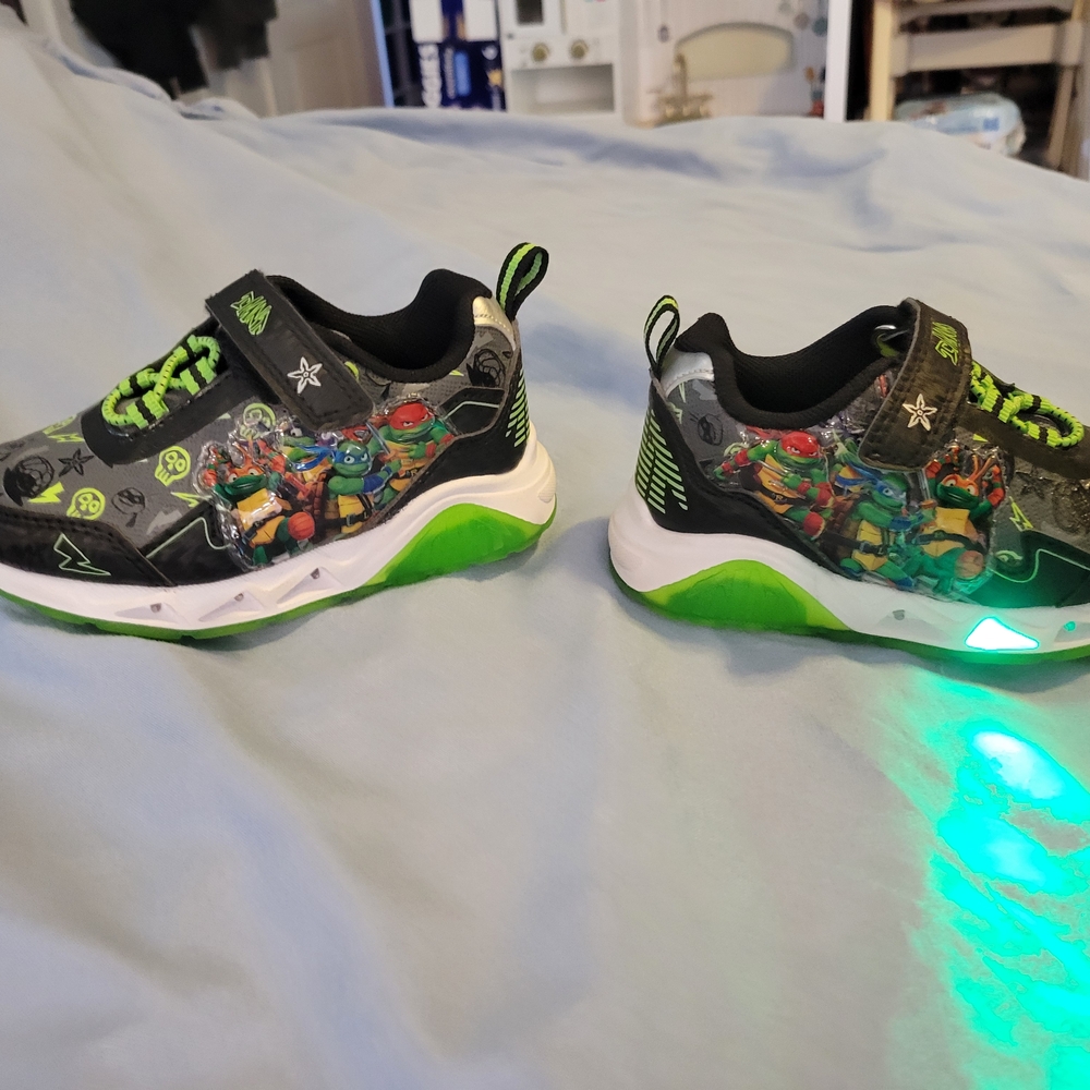 Toddler Lightup Teenage Mutent Ninja Turtle TMNT Shoes - Black and Green Size 8